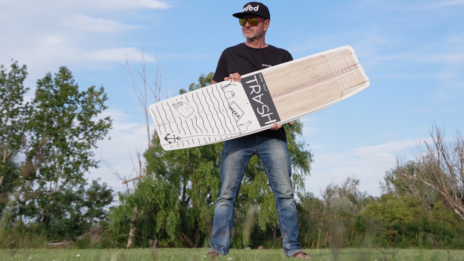 Manfred Kernstock mit Woodboard Kitesurfing Trash