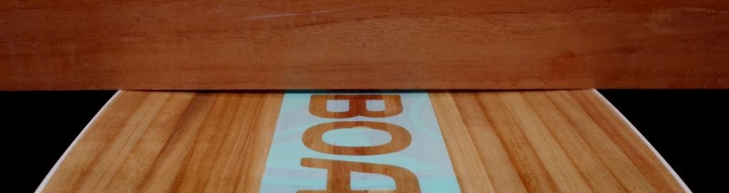 Venturi-Kanäle auf der Lauffläche des Woodboard BEAM Kiteboards