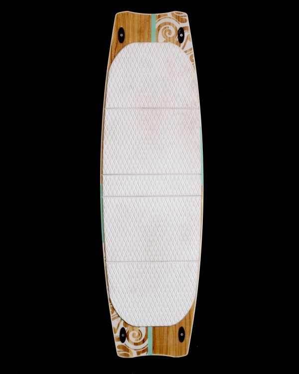 Kiteboard Woodboard Mutant Beam, a strapless twintip kiteboard for fun in different conditions.