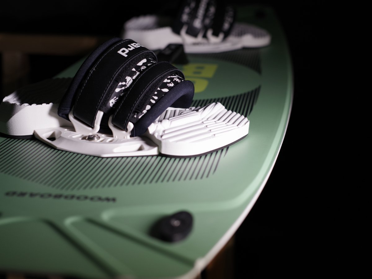 woodboard_crbn_2026_top Woodboard CRBN Kiteboard with Pads and Straps